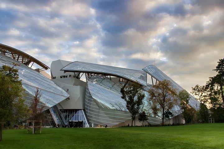 Louis Vuitton Stiftung mit Reitunterricht