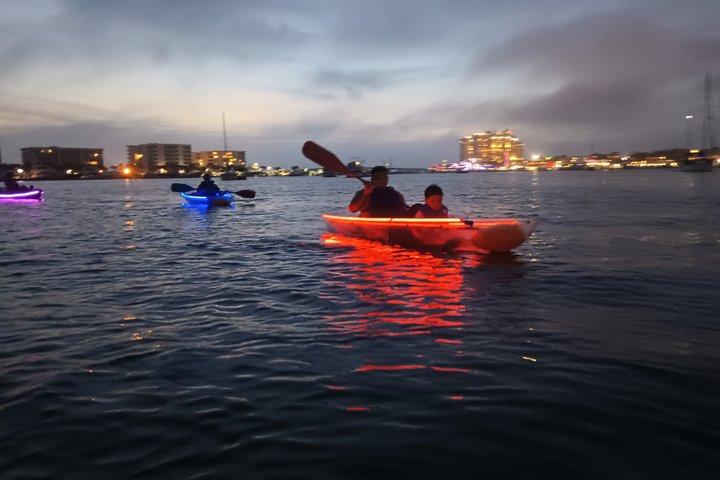 Glowing Clear Kayak Adventure em Destin Harbor