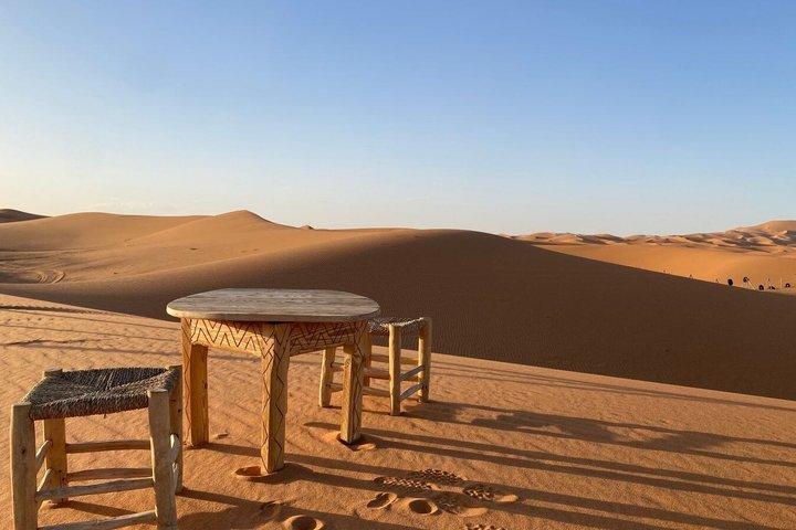 Acampamento noturno em Merzouga com passeio de camelo e sandboard