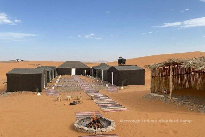 Acampamento noturno em Merzouga com passeio de camelo e sandboard