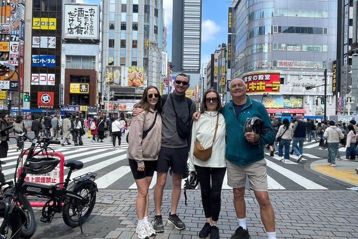 Tokyo: Private 2-Hour E-Bike Ride, City or Imperial Palace
