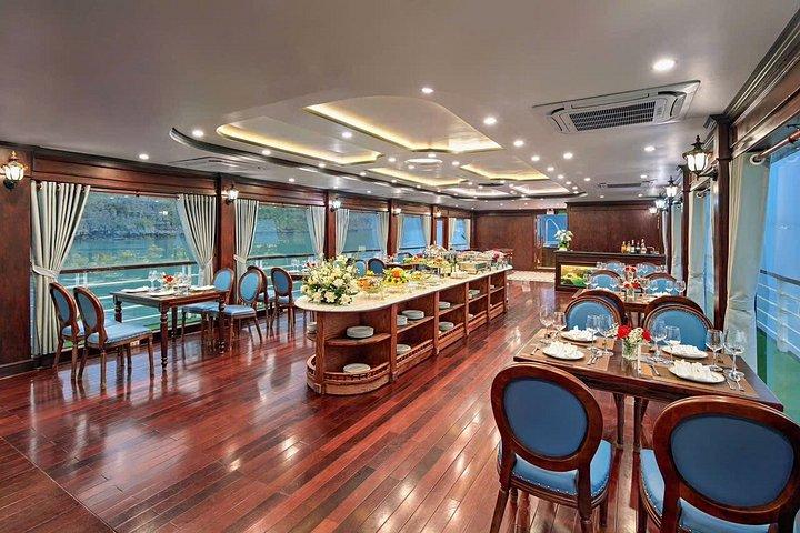 Luxus-Halong Bay Tagestour mit Buffet Mittagessen und Kajak