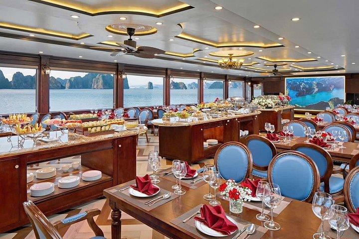 Luxus-Halong Bay Tagestour mit Buffet Mittagessen und Kajak