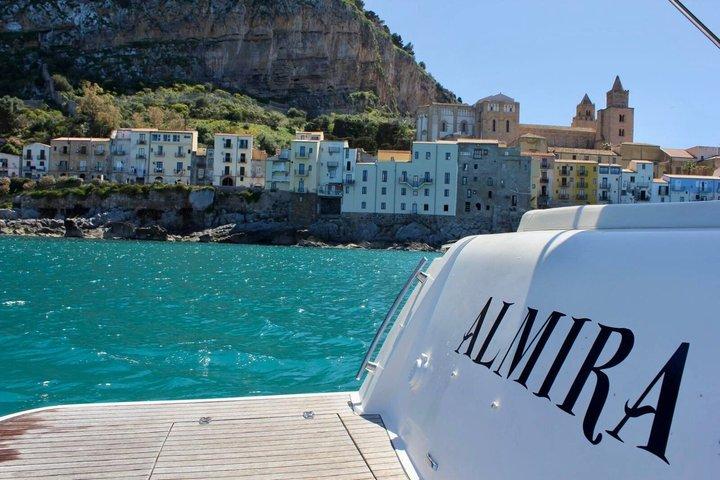 Cefalù : Excursion en mini-yacht avec apéritif, plongée avec tuba et grottes