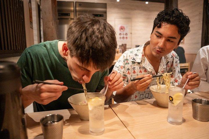 Shinjuku Perfect Pairing Food Tour: 5 Paradas, 4 Pairings Clássicos