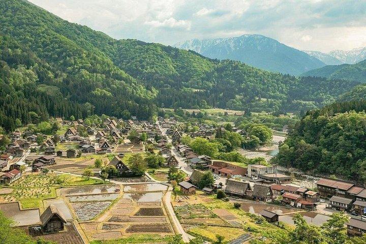 Tour privado de 2 dias em Shirakawago e Kanazawa em carro privado