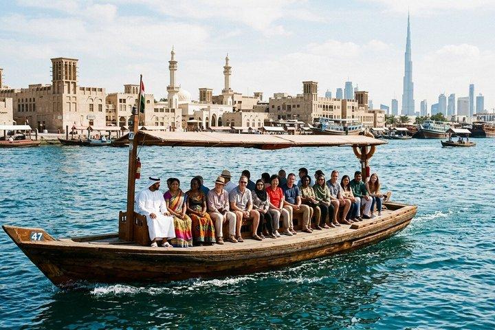 Tour privato della città di Dubai con acquario subacqueo, zoo e giro sul lago