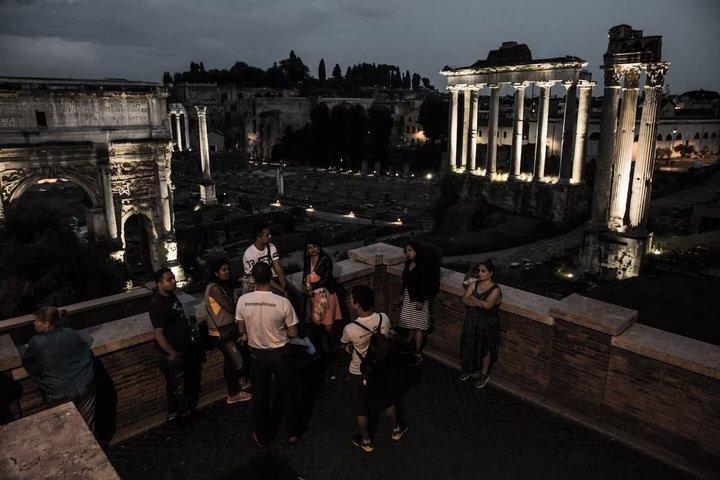 Ancient City Walking Tour em Twilight