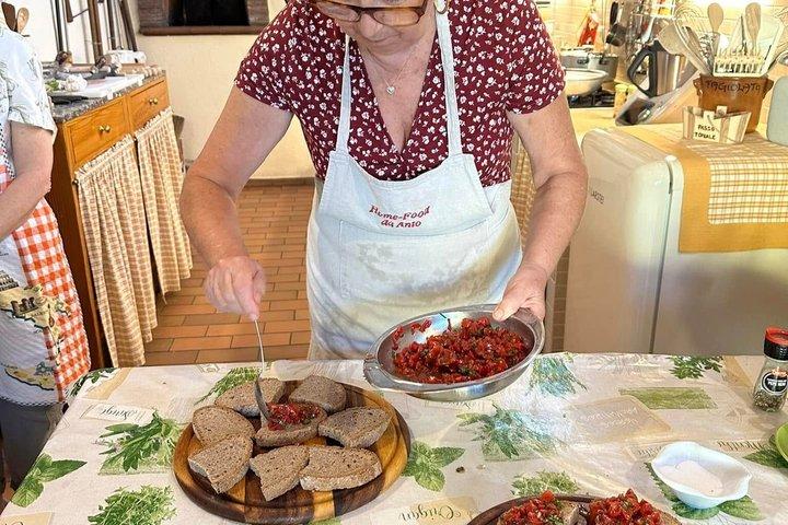 Cours de cuisine à la ferme de Lucques ou repas traditionnel toscan