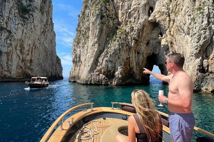 Cruzeiro de Aventura de Capri: Cavernas do Mar, Costa e Blue Grotto