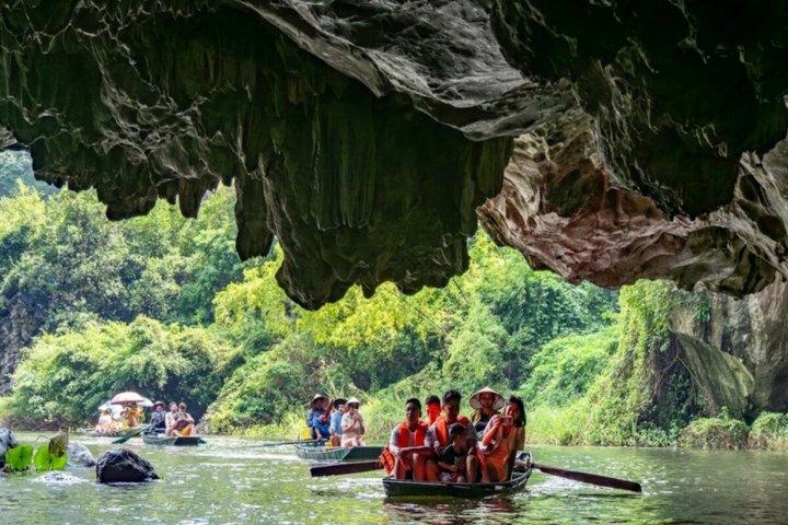 Tour di un'intera giornata a Hoa Lu Tam Coc Mua Cave Pranzo a buffet