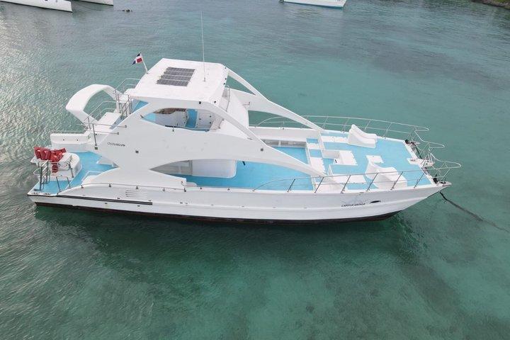 Eksklusiv privat katamarantur til Saona Island VIP-service