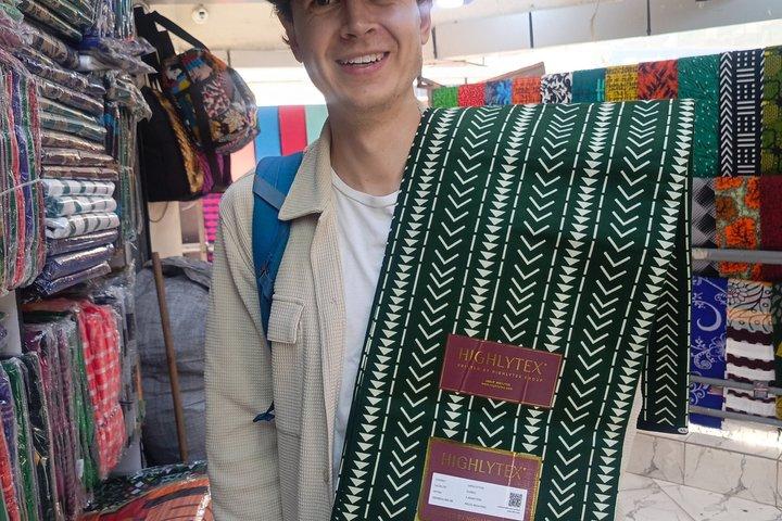 Ankara stoffen winkelen en dezelfde dag Tailoring ervaring