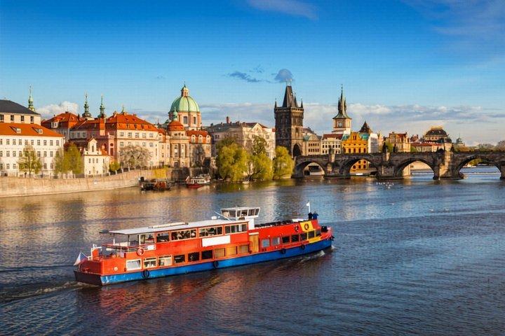 Best of Prague with Sightseeing Bus Tour, Cruise & Castle Entry