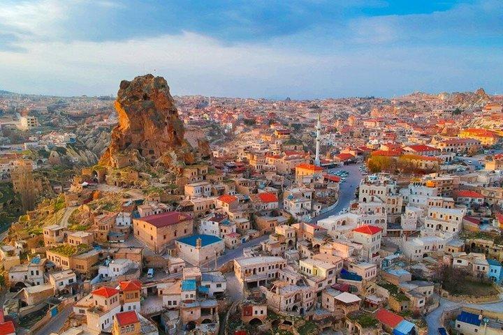 Tour da Istanbul a Cappadocia con giro in mongolfiera e giro in cammello
