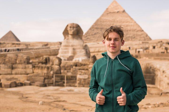 Från Luxor Cairo Pyramids, Grand Egyptian Museum & Lunch Day Trip