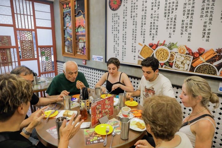 Private Kowloon Michelin Rated Street Food & Culture Tour