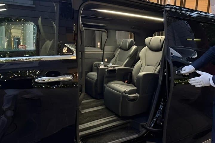 Narita Airport Private Departure Transfer from Tokyo
