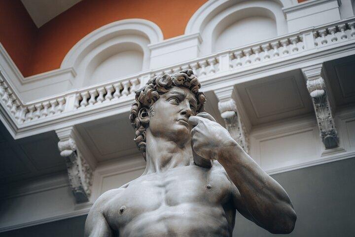 Visita guiada à Galeria da Academia e à estátua de David sem cauda.