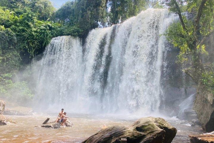 2 días en Siem Reap Waterfall Foods Salida del sol de Angkor y vida del lago