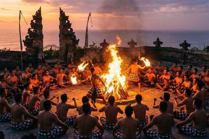 Private eftermiddagstur: Uluwatu Sunset, Kecak Fire Dance & middag
