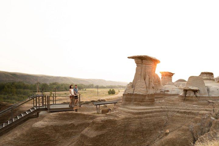 Badlands Guided Small Group Tour: Calgary to Drumheller Dinosaurs