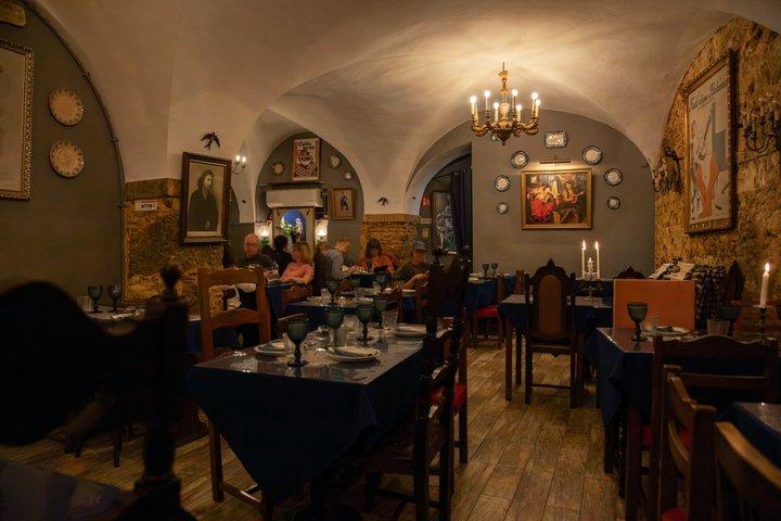 Scopri Fado con Concerto e Cena inclusi
