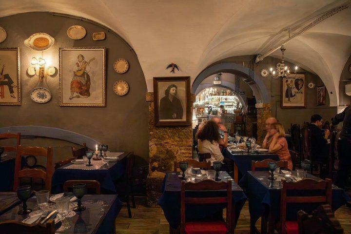 Scopri Fado con Concerto e Cena inclusi