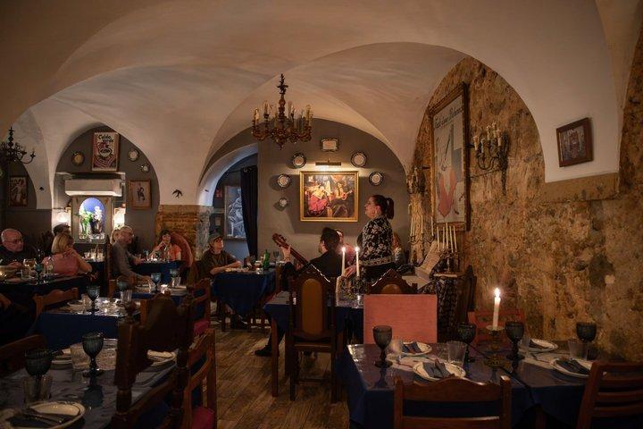 Scopri Fado con Concerto e Cena inclusi