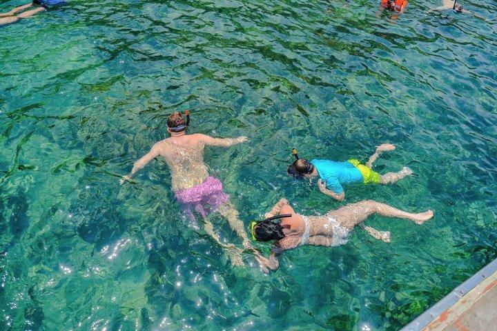 Beliebte 4-Inseln-Tour mit dem klassischen Longtail-Boot von Krabi