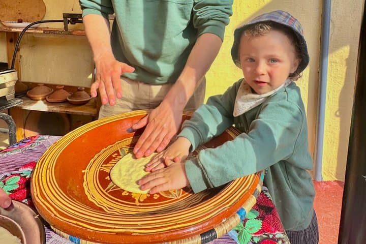 Make Msemen and Harcha Amlou and Tea with a Local Family in Rabat