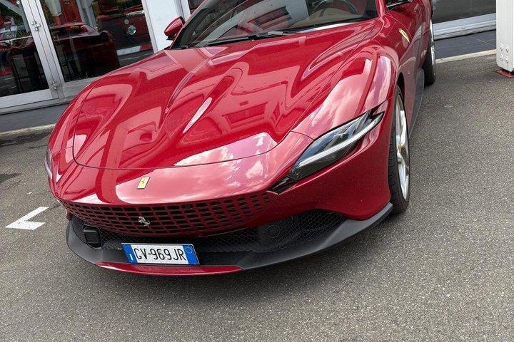 VIP Ferrari-tour vanuit Modena, alles inclusief.
