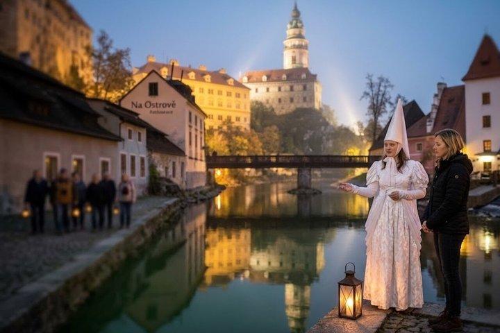 Krumlov Night Tour: A caminhada noturna da senhora branca