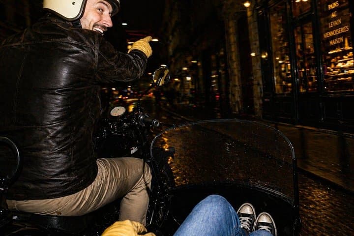 Private Nighttime Vintage Sidecar Tour with Champagne in Paris