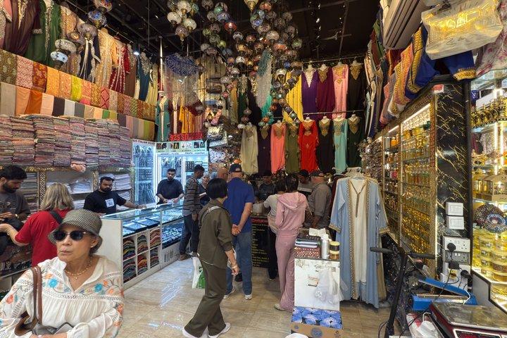 Old Dubai Walking Tour com Abra Ride, Souks de ouro e especiarias, Snacks