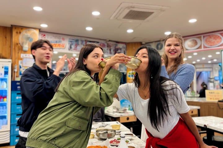 Seoul Night Palace & Market Food Tour with Vehicle