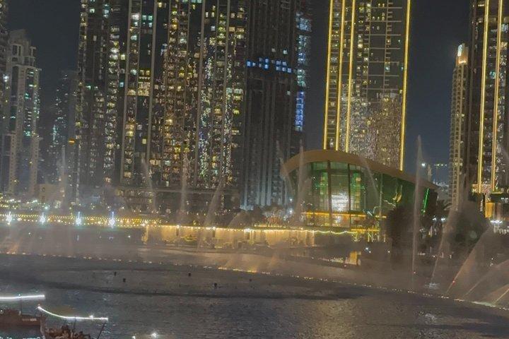Dubai natttur med Burj Khalifa, Fontänshow och landmärken