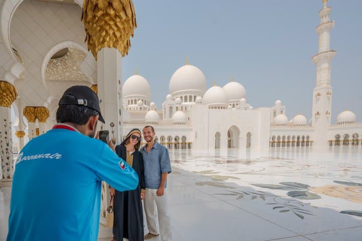 Dubai To Abu Dhabi: Grand Mosque, Royal Palace & Etihad Tower
