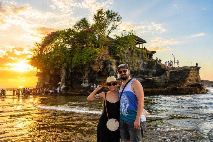 Tanah Lot und Uluwatu Temple Tour mit Abendessen am Jimbaran Beach