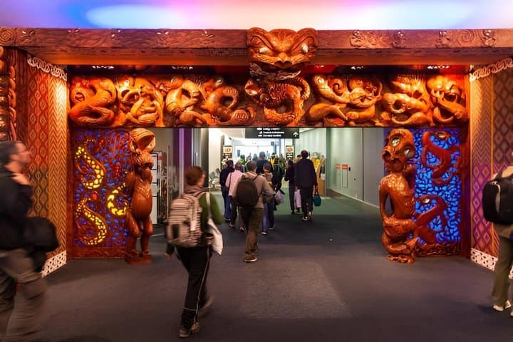 Private One-Way Transfer: Auckland Airport to Auckland City Hotel