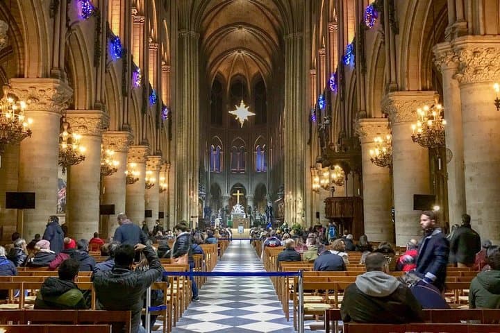 Notre-Dame Entry with Multilingual Audio Guide App