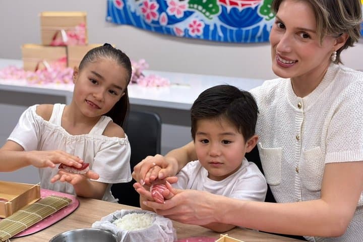 Tokyo Tsukiji Fish Market Sushi Making–Make Your Own Sushi Bento