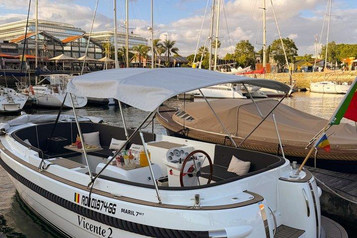 Lisbon Sunset Luxury Boat Vibes with Drinks & Pizza