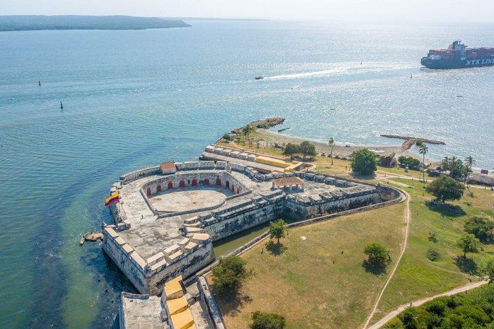 Tour privato in barca sull'isola di Rosario e Barú fino a 10