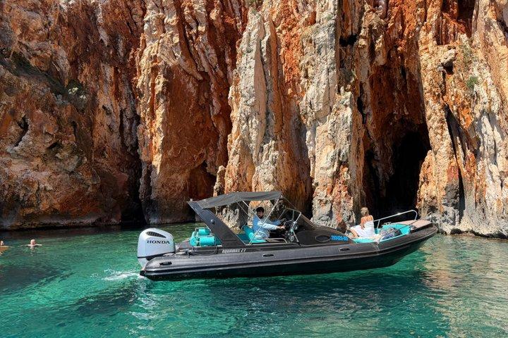 Tour privato in barca delle rocce rosse e delle isole Pakleni a Hvar
