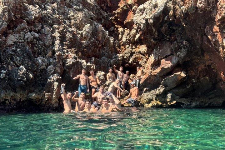 Tour privato in barca delle rocce rosse e delle isole Pakleni a Hvar