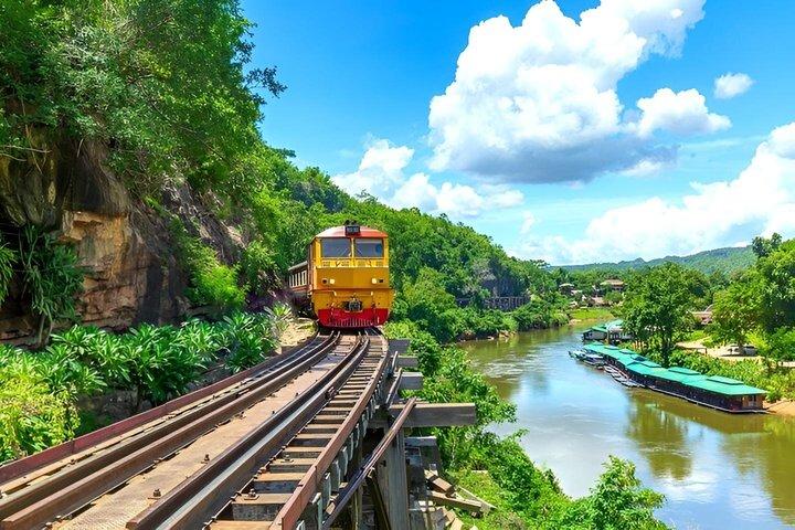 Kanchanaburi River Kwai Death Railway, Khao Poon Cave Bootsfahrt