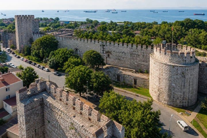 Istanbul Revealed: Historic Pathways & Bosphorus Serenity