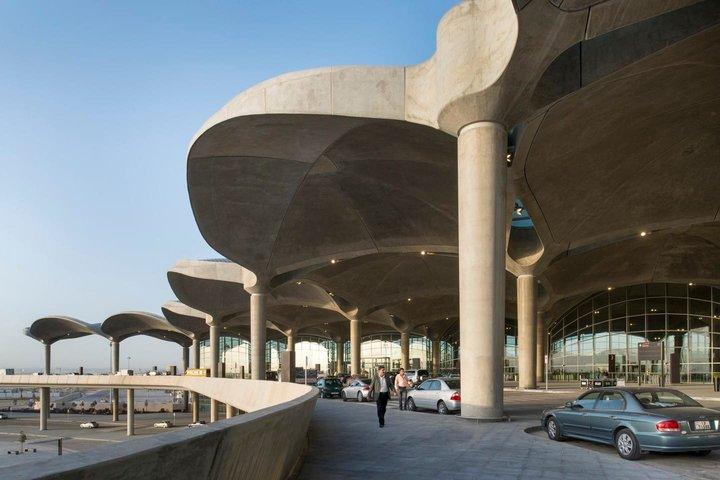 Trasferimento privato dall'aeroporto di Amman ad Amman in minivan