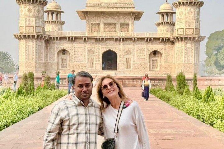 Tour dell'alba del Taj Mahal e giornata intera Agra con Guida locale